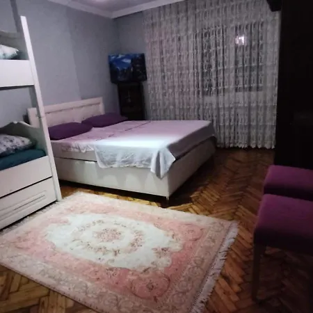 Au Sous Sol No 1 Apartment *